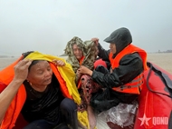 第五军区官兵们与时间赛跑营救人民